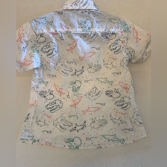 CRAFT + FLOW BOYS PRINTED BUTTON DOWN SHIRT MULTI-COLORED. SIZE 4-5 - Picture 4 of 7